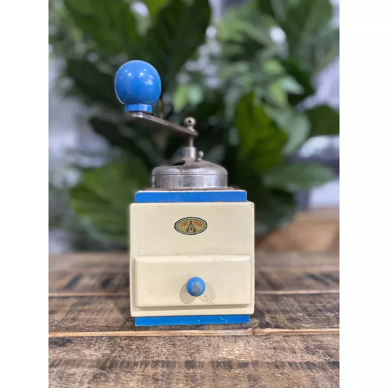 1930s Tre Spade Wooden Hand Coffee Grinder